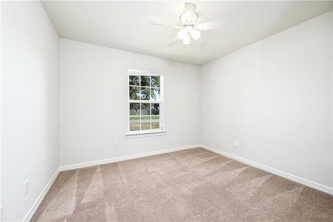 Building Photo - 1005 Zachary Dr