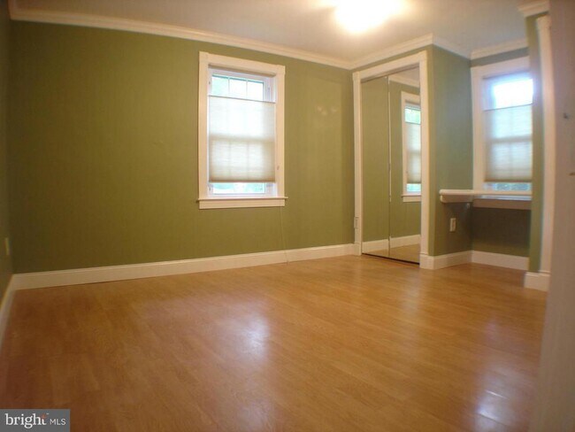 Building Photo - 806 S Arlington Mill Dr