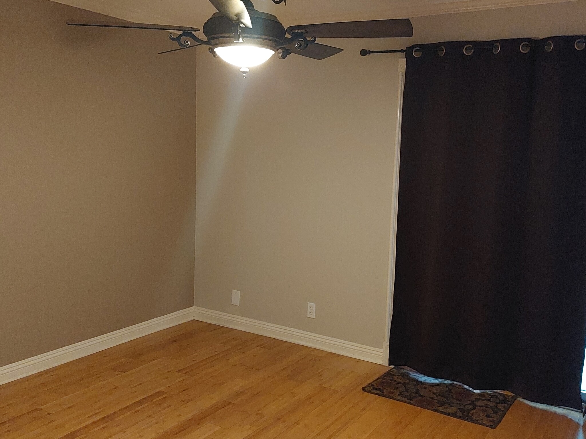 Building Photo - 927 S Downey Pl