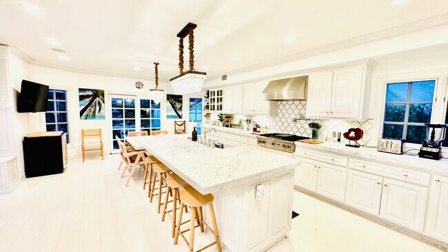 Building Photo - 1423 Floresta Pl