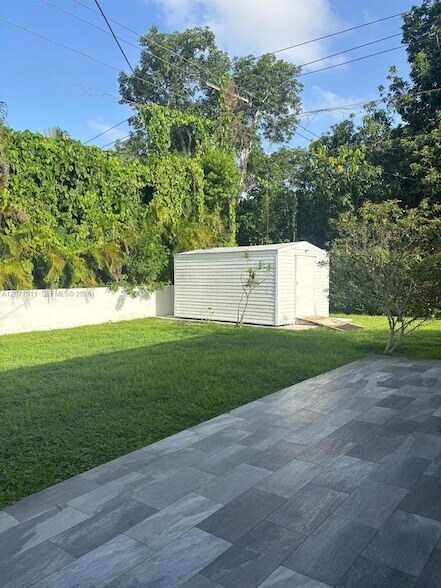 Building Photo - 12253 SW 82nd Ave