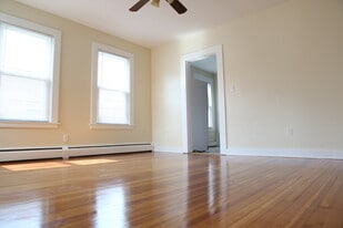 Building Photo - 33 S Cherry St