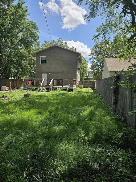 Huge Backyard - 1115 N 26th St