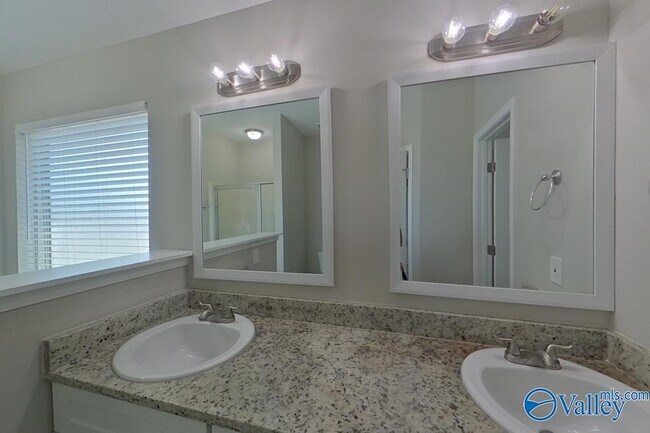 Building Photo - 724 Park Ln