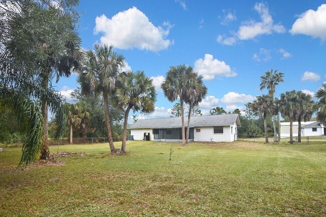 Building Photo - 1202 E 7th St