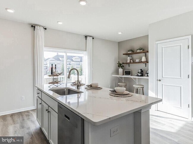 Building Photo - 216 Macoun Way
