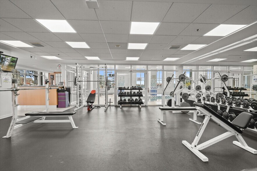 Building Photo - 100 Harborview Dr