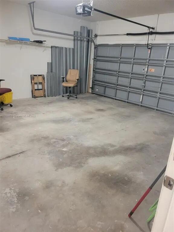 Building Photo - 10860 Fillmore Dr