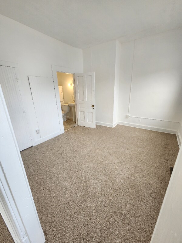 Building Photo - 518 New St