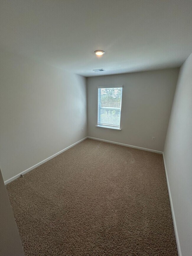 Building Photo - 413 Silicon Dr