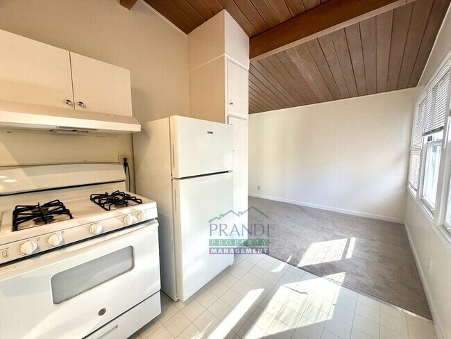 Building Photo - 25 Willow Ave