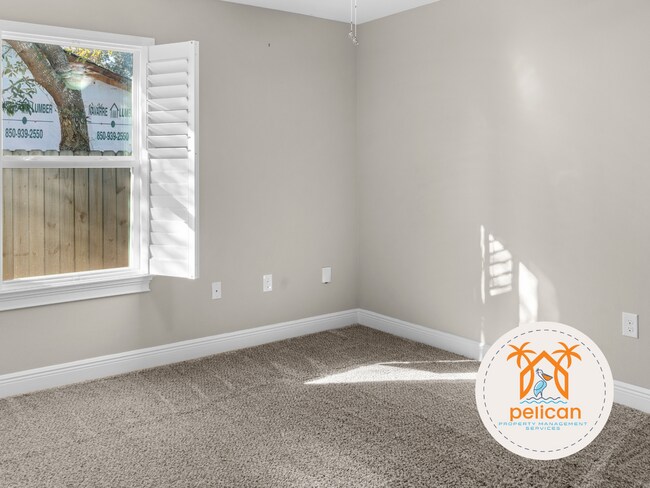 Building Photo - Stunning Home in East Navarre