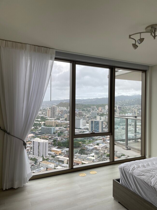 Building Photo - 1388 Kapiolani Blvd