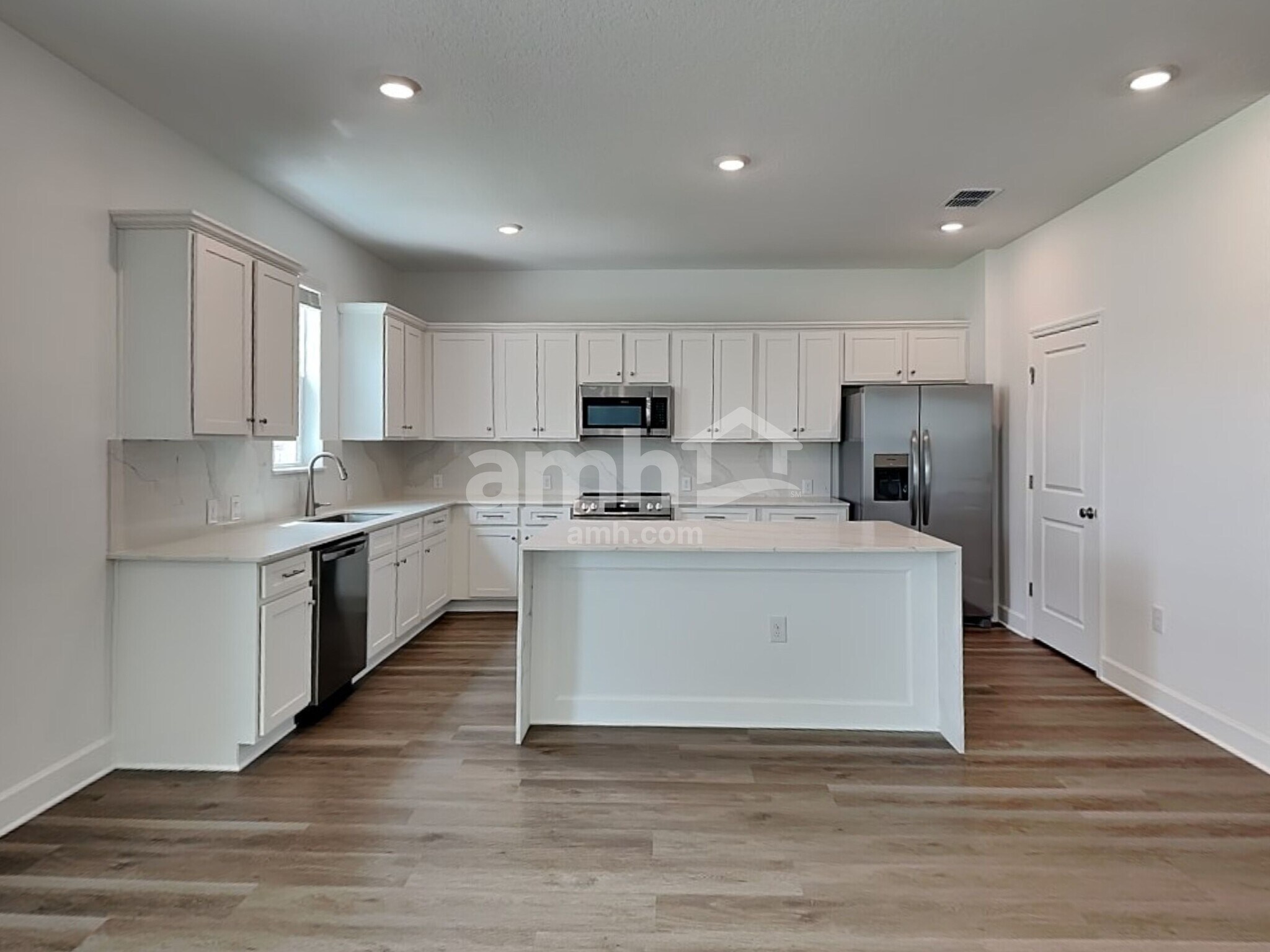 Building Photo - 2915 19th Ave W