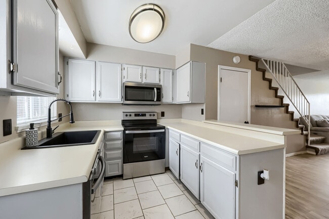 Building Photo - 14344 E Hawaii Cir