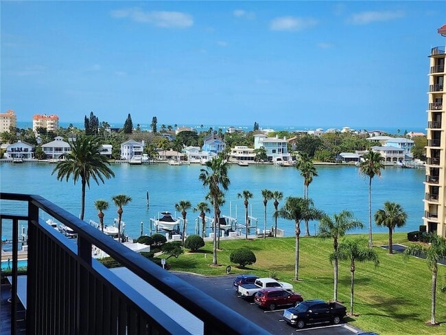 Building Photo - 690 Island Way