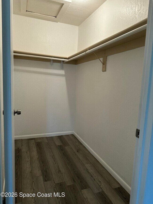 Building Photo - 2130 Forest Knoll Dr NE