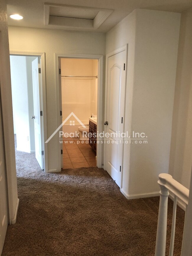 Building Photo - Newer 3bd/2.5ba North Natomas Condo with 2...