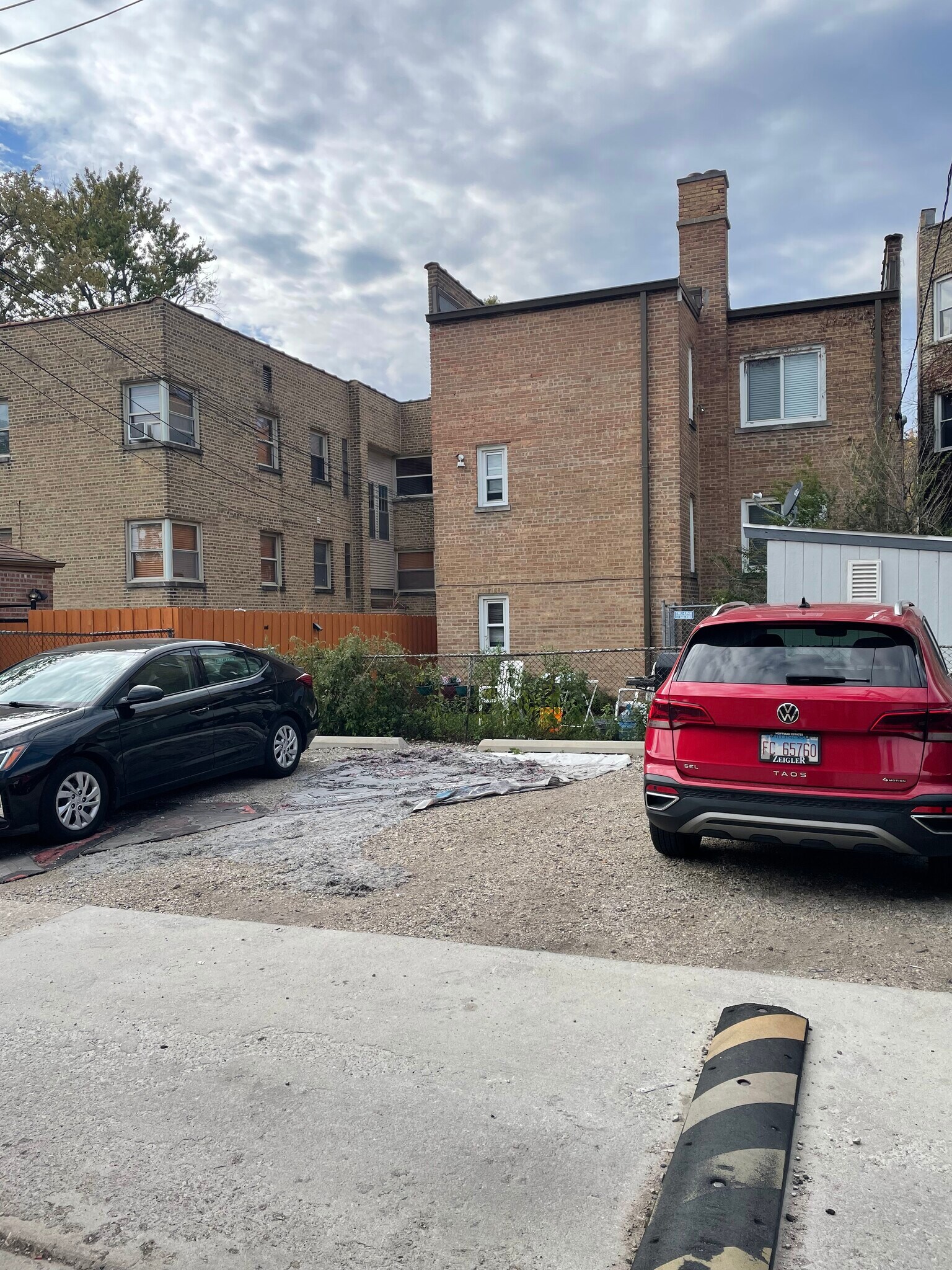 Building Photo - 6107 N Mozart St