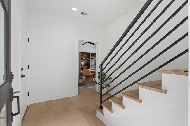 Building Photo - 8709 Ojeman Villas Dr