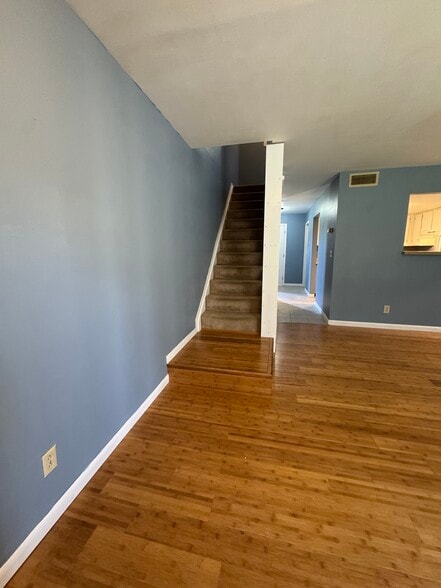Building Photo - 42 Apple Ln
