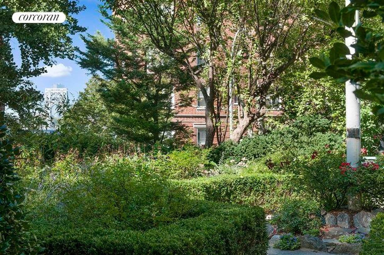 Building Photo - 116 Pinehurst Ave