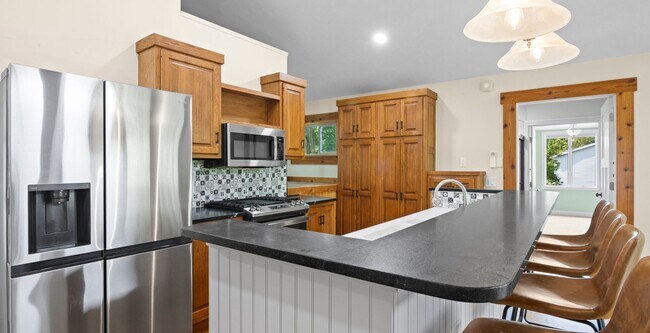 Building Photo - 3-Bedroom Home with Peekaboo Views of Silv...