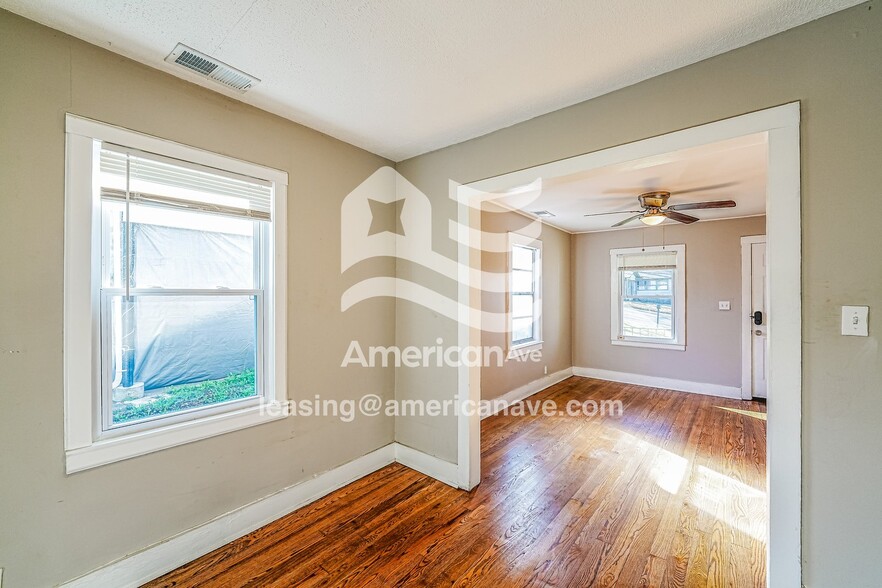 Building Photo - 707 19th St S