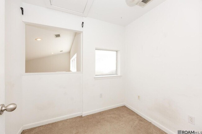 Building Photo - 1720 Nicholson Dr