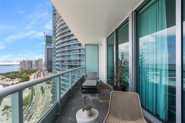 Building Photo - 900 Biscayne Blvd