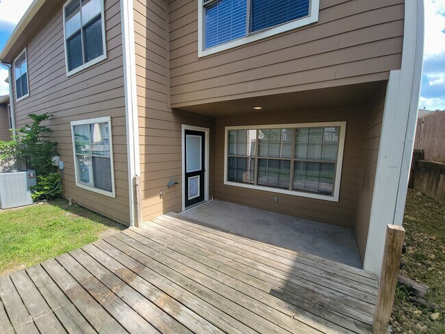 Building Photo - 115 Sendero Dr