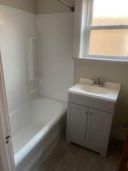 Building Photo - 3920 Wilmington Ave