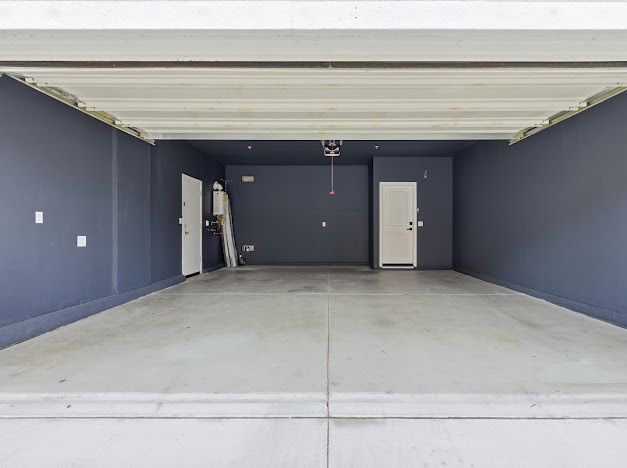 Building Photo - Spacious 3-bedroom home offering 1,785 sq ft of comfortable living space.