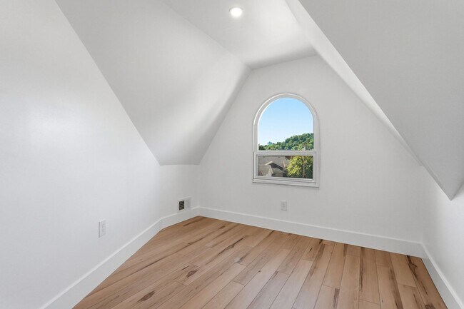 Building Photo - Brand New Renovation - Sharpsburg