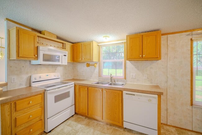 Building Photo - 2174 Clover Hill Rd