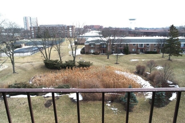 Building Photo - 10353 Dearlove Rd