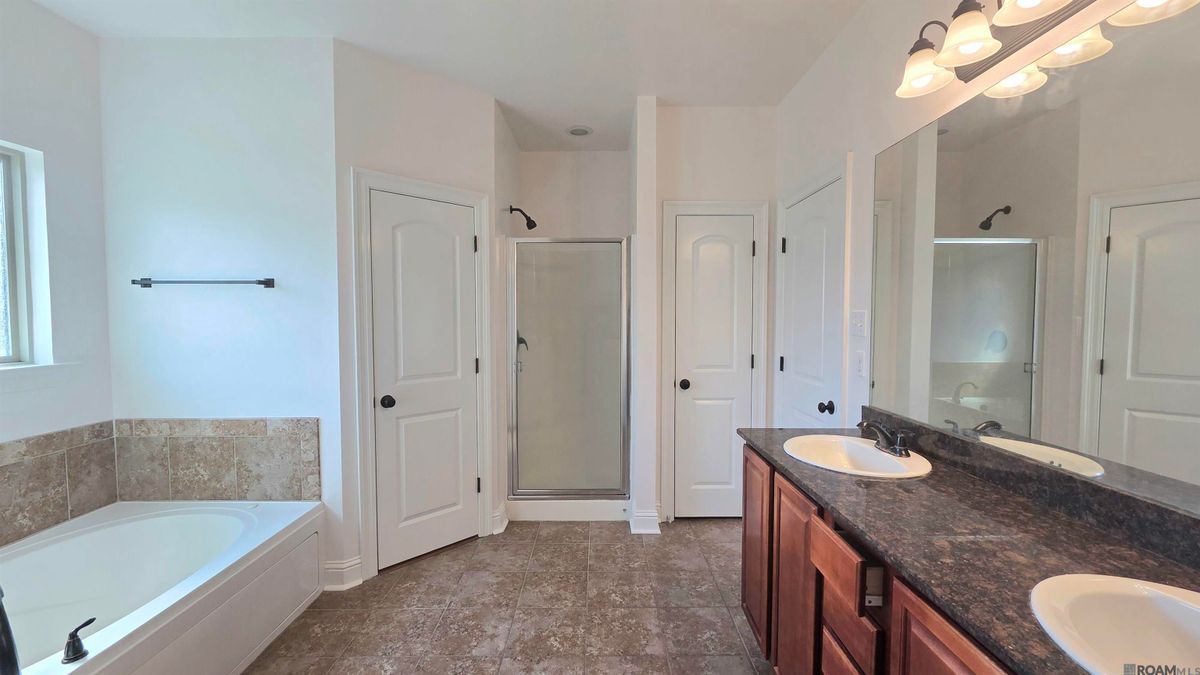 Building Photo - 10028 Savannah Jane Ln