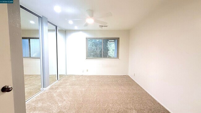 Building Photo - 1065 San Ramon Valley Blvd