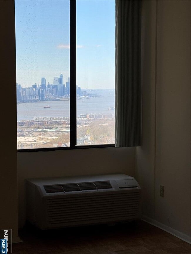 Building Photo - 200 Winston Dr