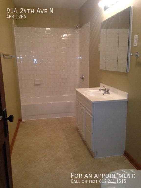 Building Photo - 914 24th Ave N