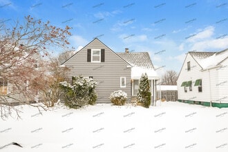 Building Photo - 27371 Forestview Ave