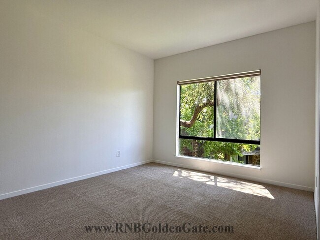 Building Photo - Recently Updated One Bedroom condo in the desirable Shelter Ridge Complex for rent!