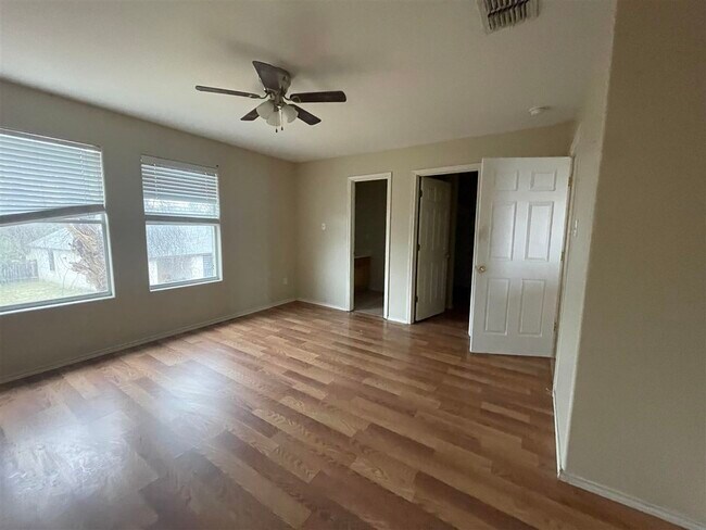 Building Photo - 519 Gandara Dr