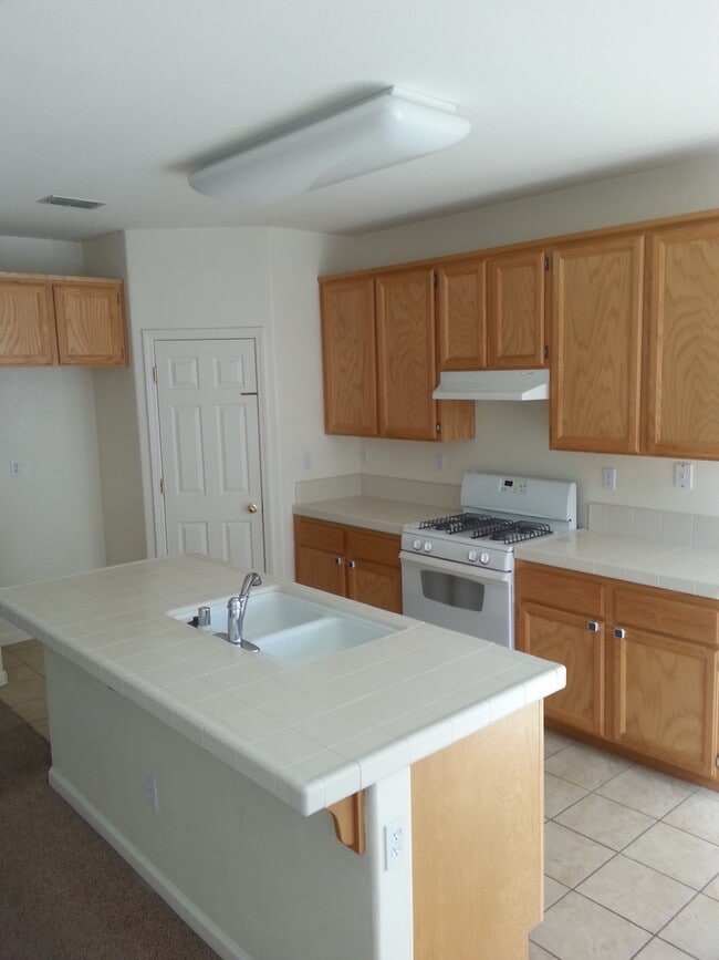 Building Photo - 10087 Tuzza Ct