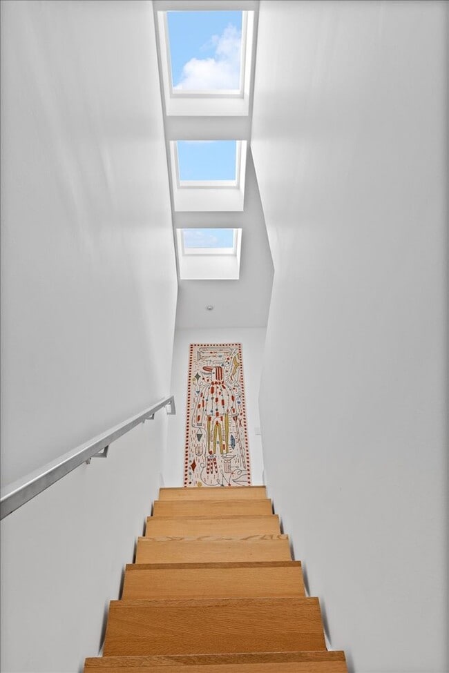 Building Photo - 1823 W Race Ave