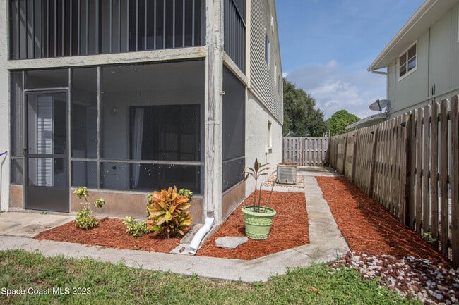 Building Photo - 277 Monroe Ave