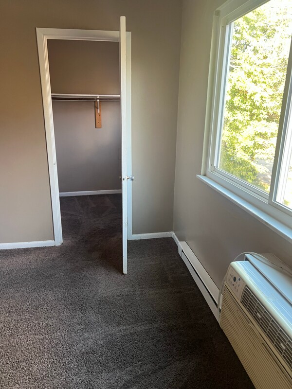 Building Photo - 8413 Cottonwood Dr