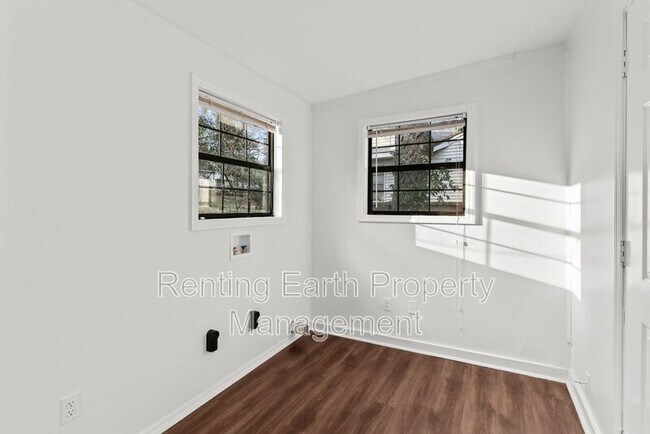 Building Photo - 620 Annie Laura Dr