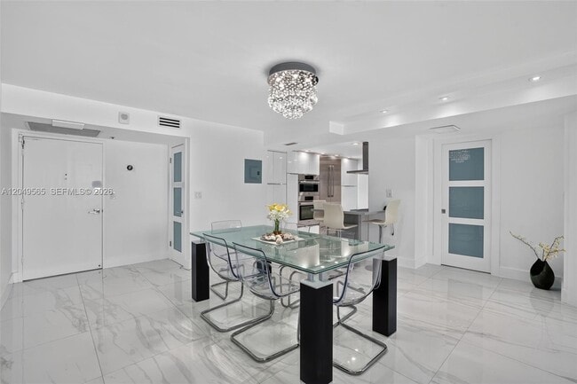 Building Photo - 6039 Collins Ave