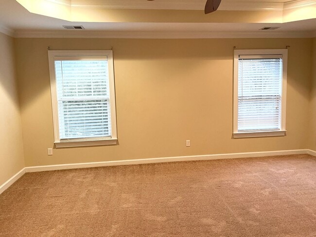 Building Photo - Beautifully Maintained Home in the Heart o...